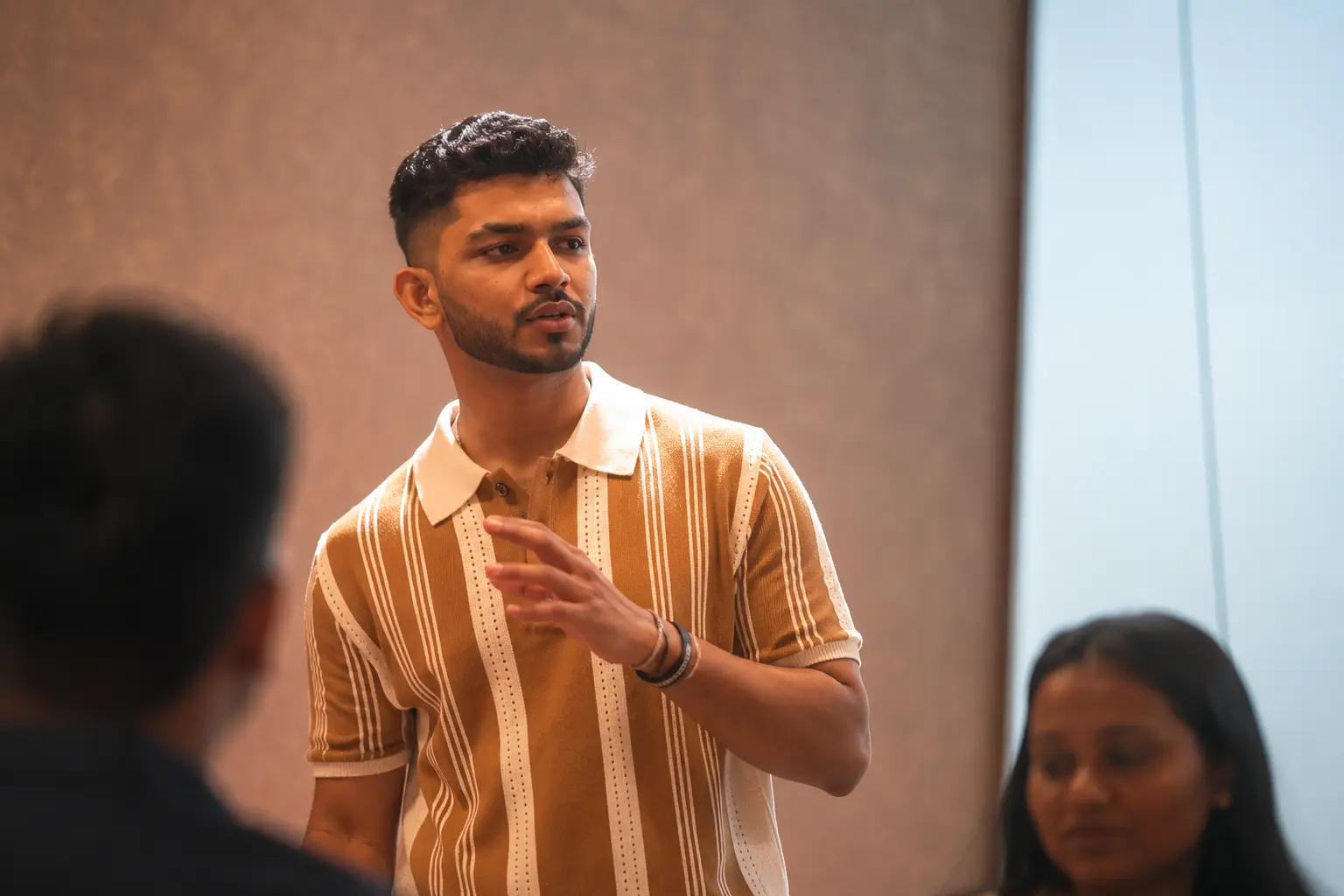 Sathmina Dissanayake discussing SEO strategy during a working session